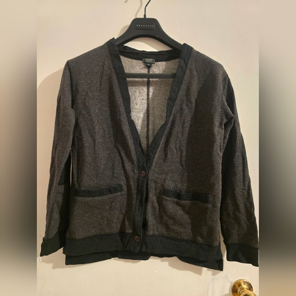 Roots Canada Black and Gray Sweater Sz M 21 Ptp 25 Length - Picture 4 of 5